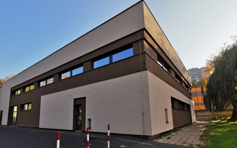 Flexibilní pronájem prostor s kavárnou a parkováním Most